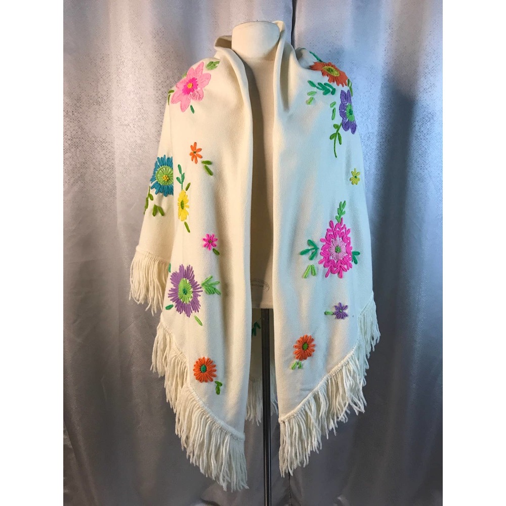 πππSOLD Vintage Hand Embroidered Large Cream Wool Shawl - Picture 4 of 7
